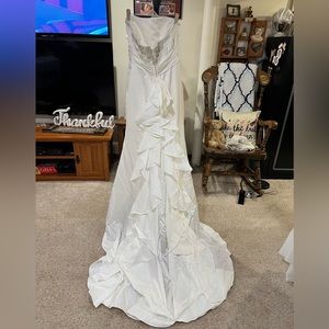 David’s Bridal light ivory sleeveless wedding dress